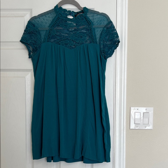 Love Reign Turquoise Lace Top - Picture 1 of 5
